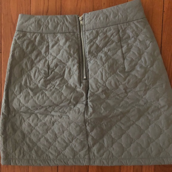 Ladies “quilted style” skirt. Versatile. - Picture 2 of 2
